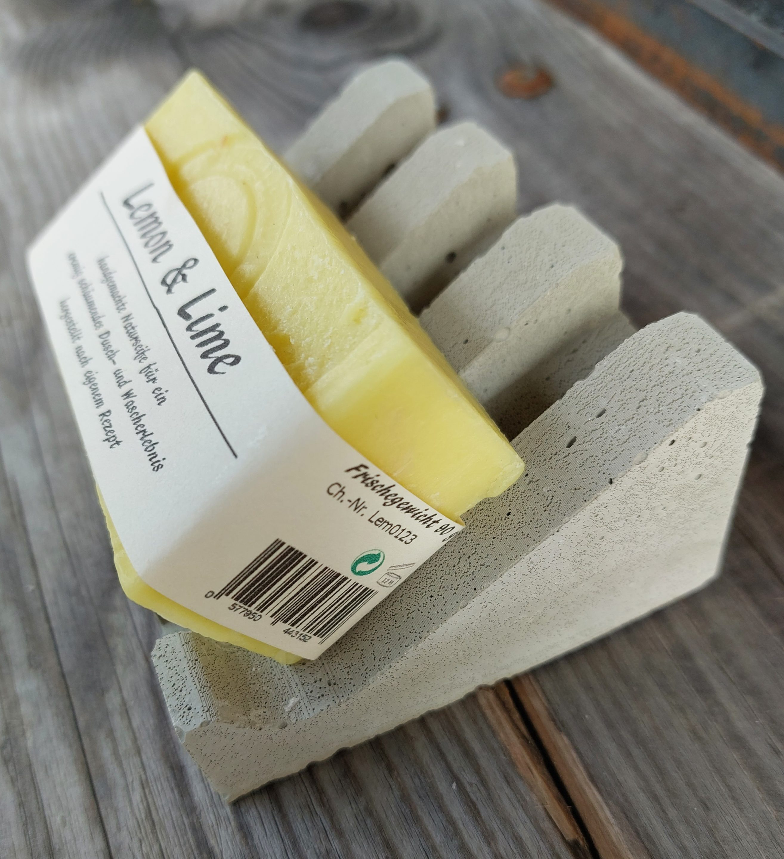 Seifenschale aus Beton. Hier trocknet Seife schnell