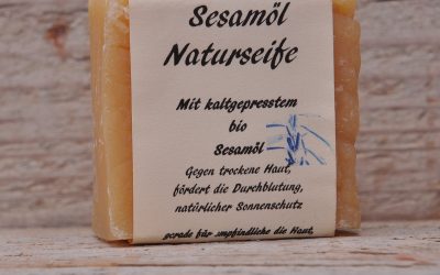 Sesamölseife, ein Öl mit Lichtschutzfaktor, pflegt auch empfindliche Haut